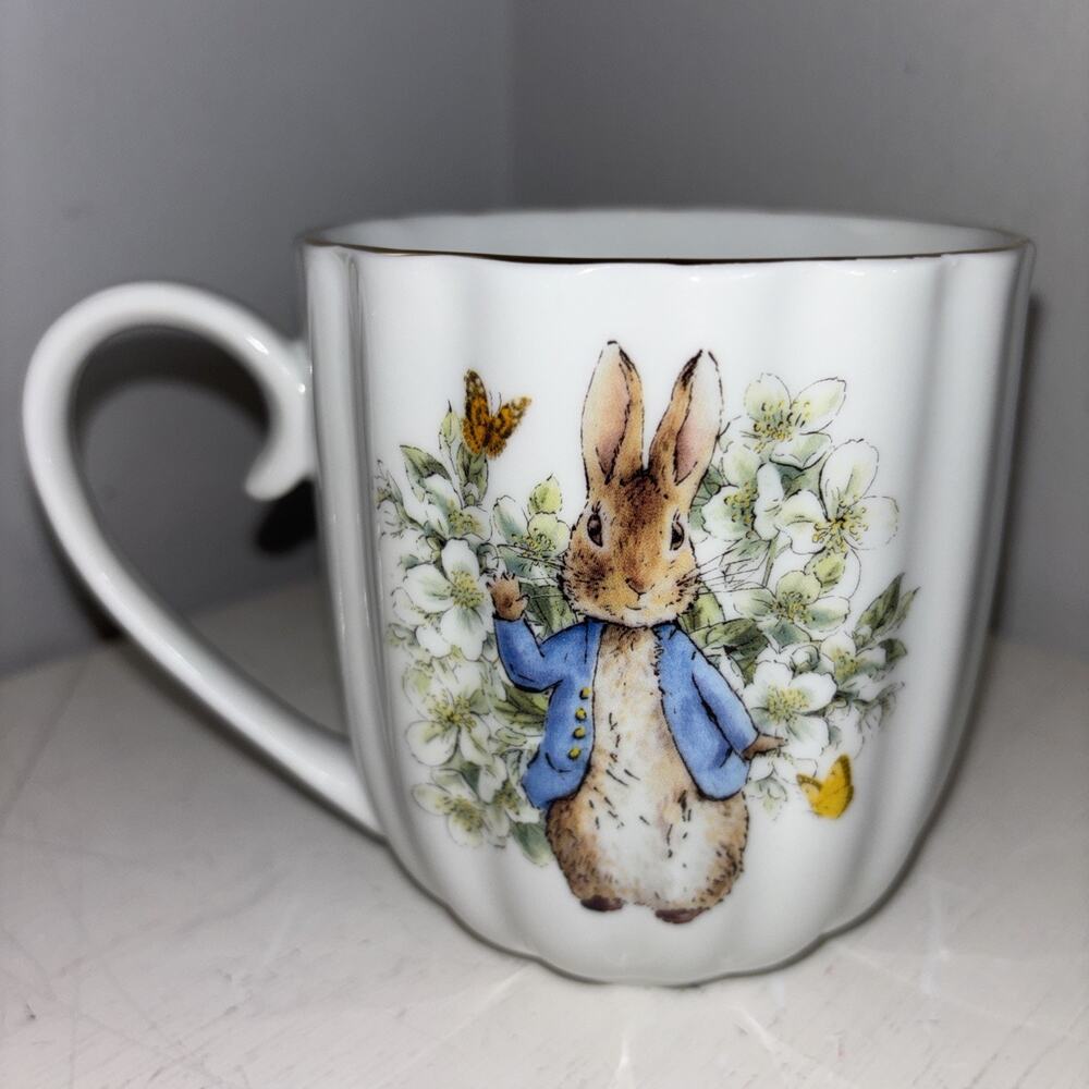 Peter Rabbit Coffee Mug Spring Flower Beatrix Potter Scalloped Gold Rim 14oz NEW - Picture 2 of 4